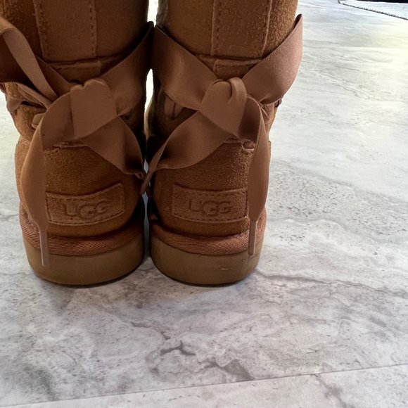 UGG Women's Classic Lace Chestnut Mid Suede 1103757‎ Winter Boot Size 6 - Picture 6 of 12